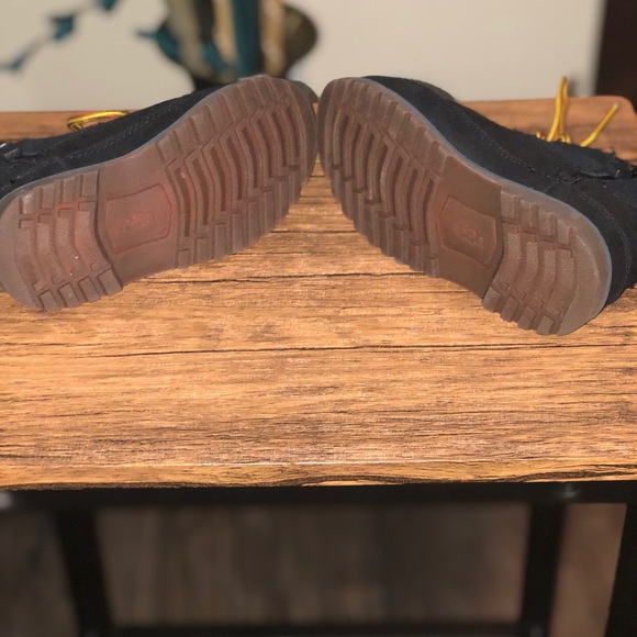 Boys UGG boots! - Picture 2 of 5